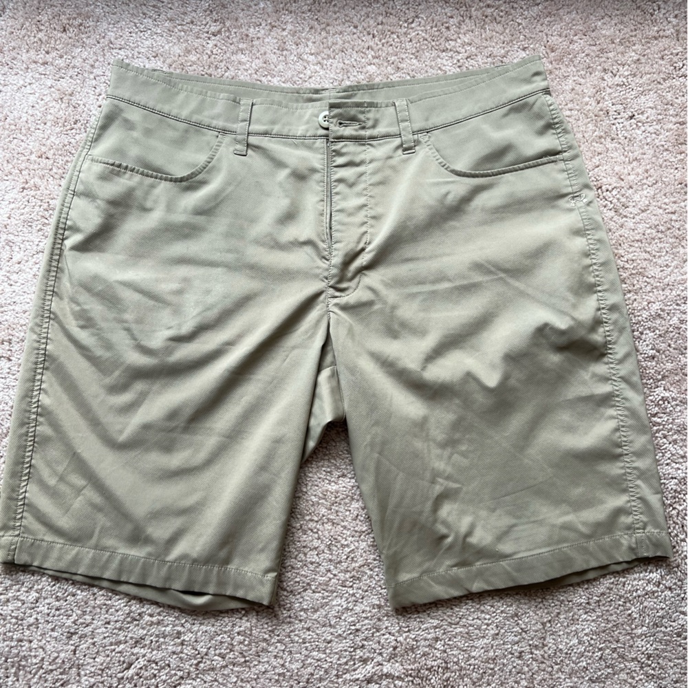 Under Armour Tan Flat Front Shorts Lightweight Summer Essential